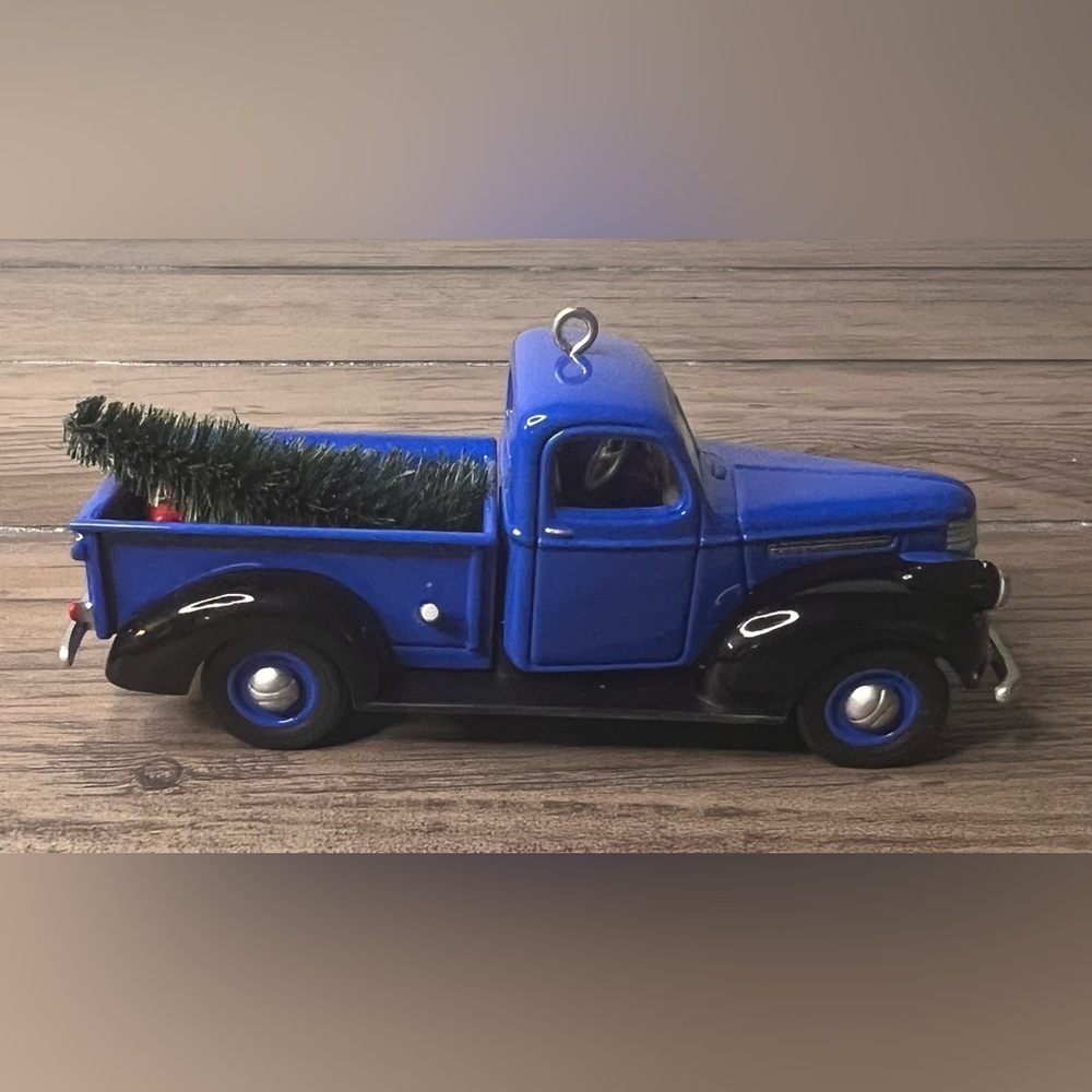 Hallmark NEW 2007 "1947 Chevrolet Pickup" Christmas Ornament 13th in Series GM - Picture 5 of 9